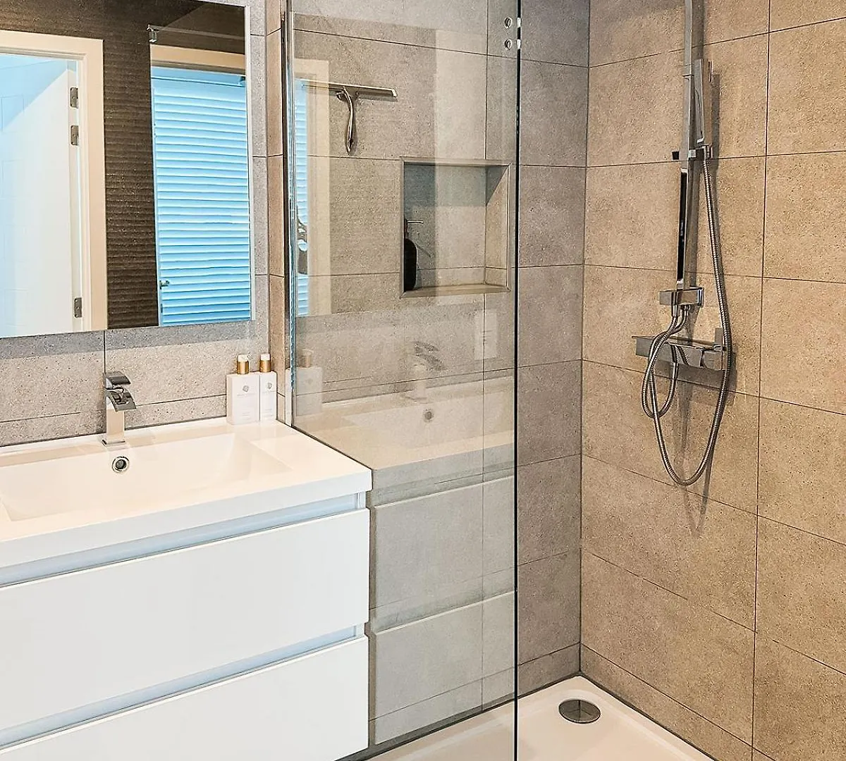 Modern Appartement Centrum Oostende Met Enorm Dakterras 0*, Остенде Бельгия